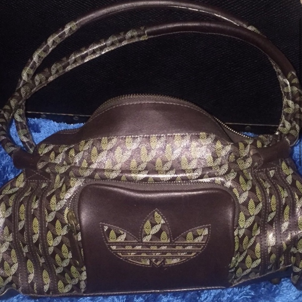 Adidas purse 👜